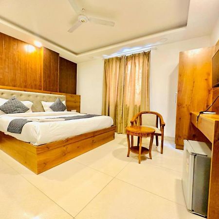 Hotel The Glory Near Delhi International Airport Nova Deli Exterior foto