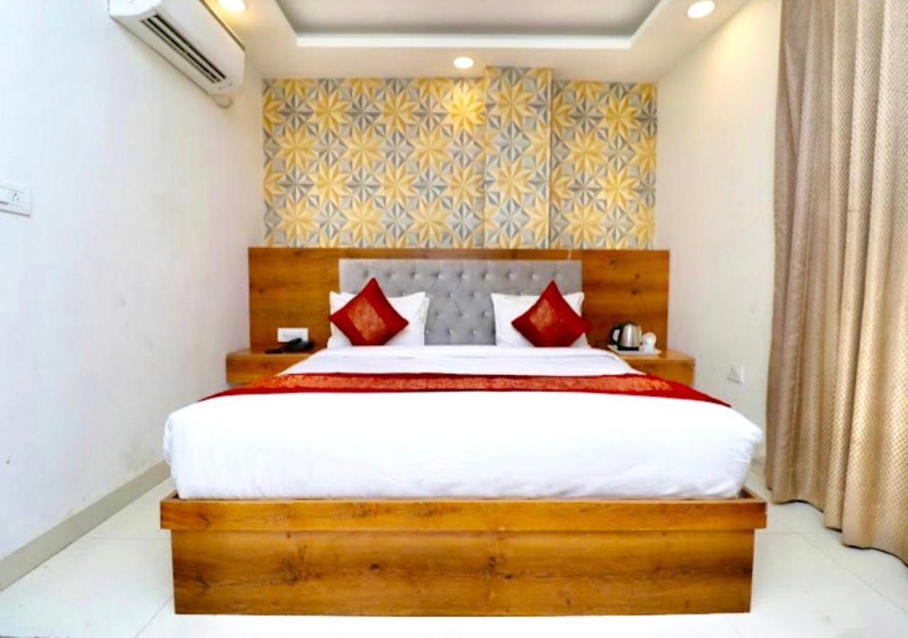 Hotel The Glory Near Delhi International Airport Nova Deli Exterior foto