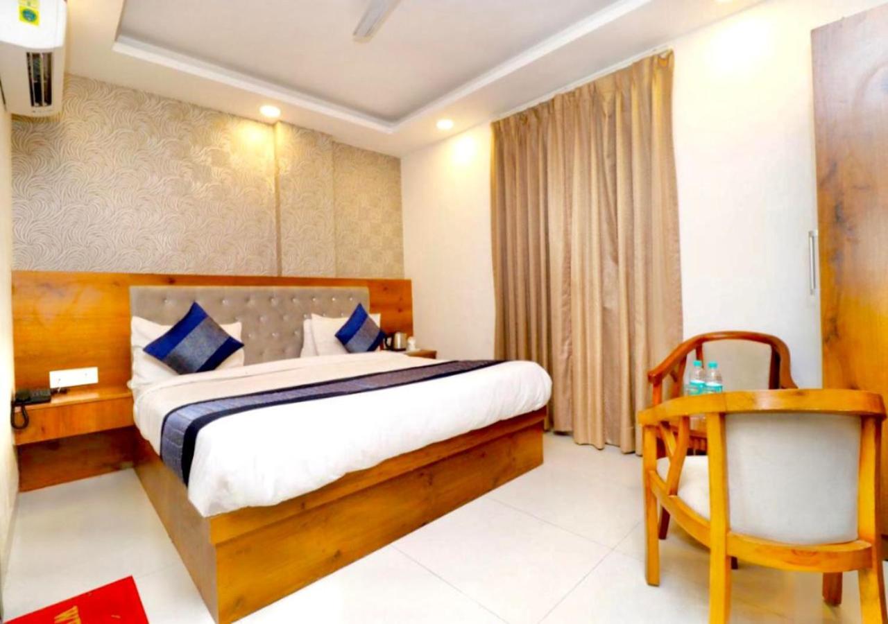 Hotel The Glory Near Delhi International Airport Nova Deli Exterior foto