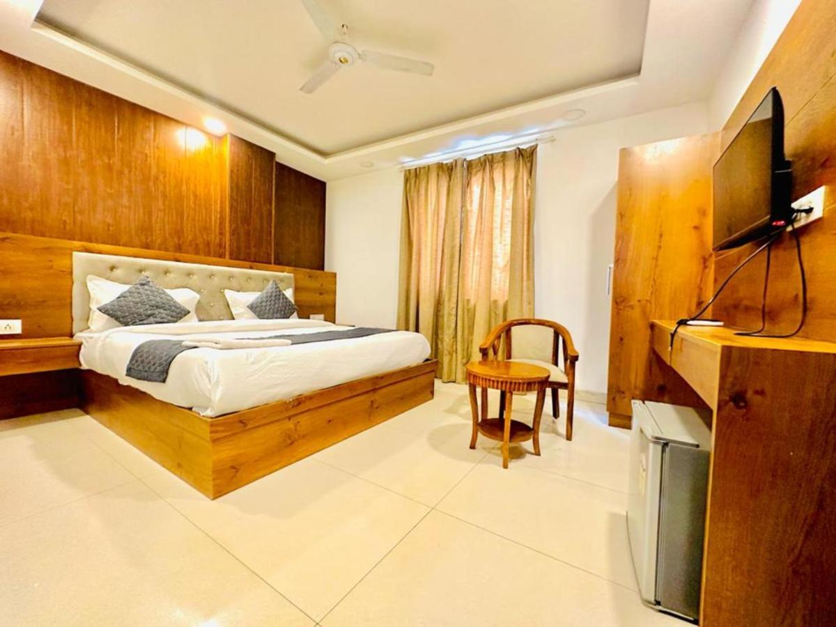 Hotel The Glory Near Delhi International Airport Nova Deli Exterior foto