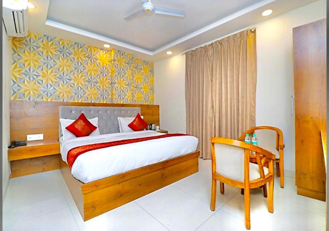 Hotel The Glory Near Delhi International Airport Nova Deli Exterior foto