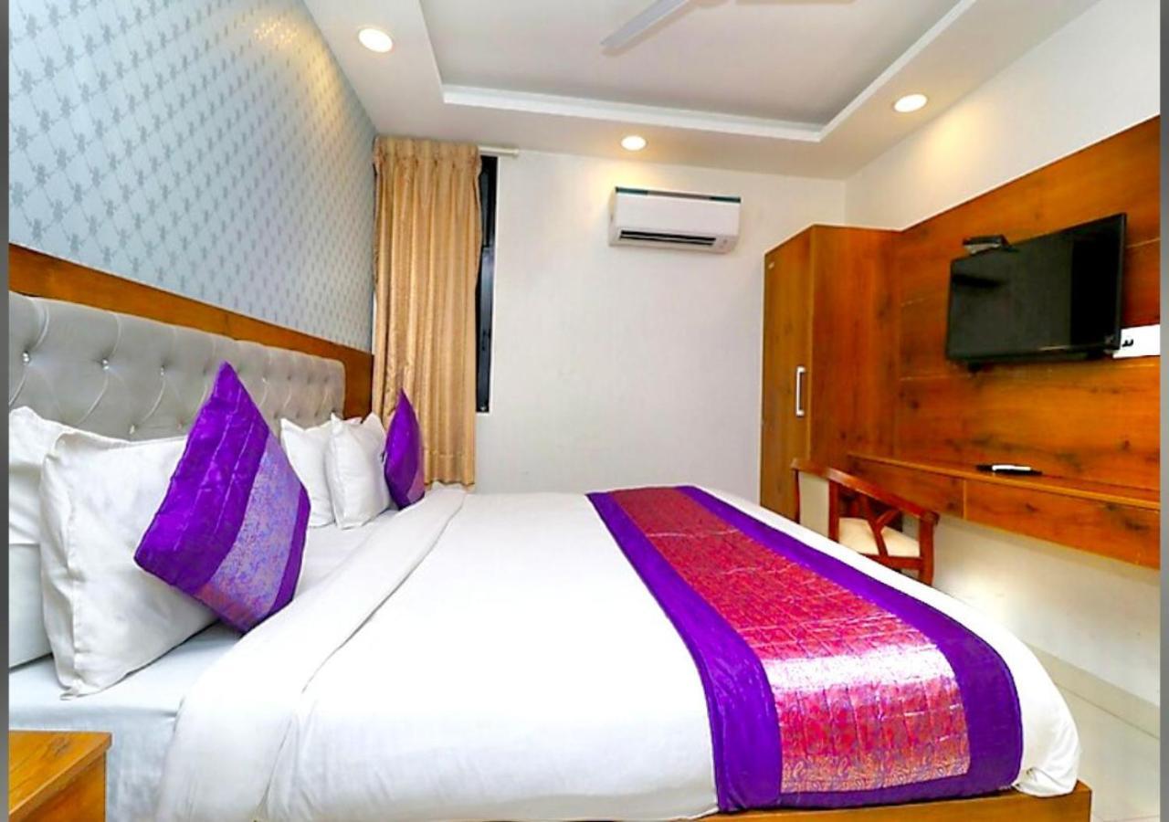Hotel The Glory Near Delhi International Airport Nova Deli Exterior foto