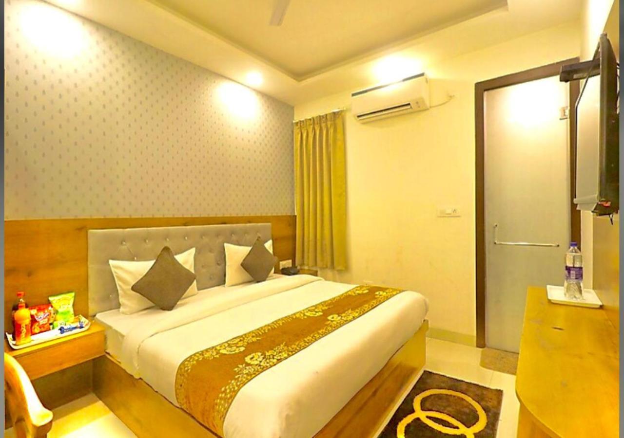 Hotel The Glory Near Delhi International Airport Nova Deli Exterior foto